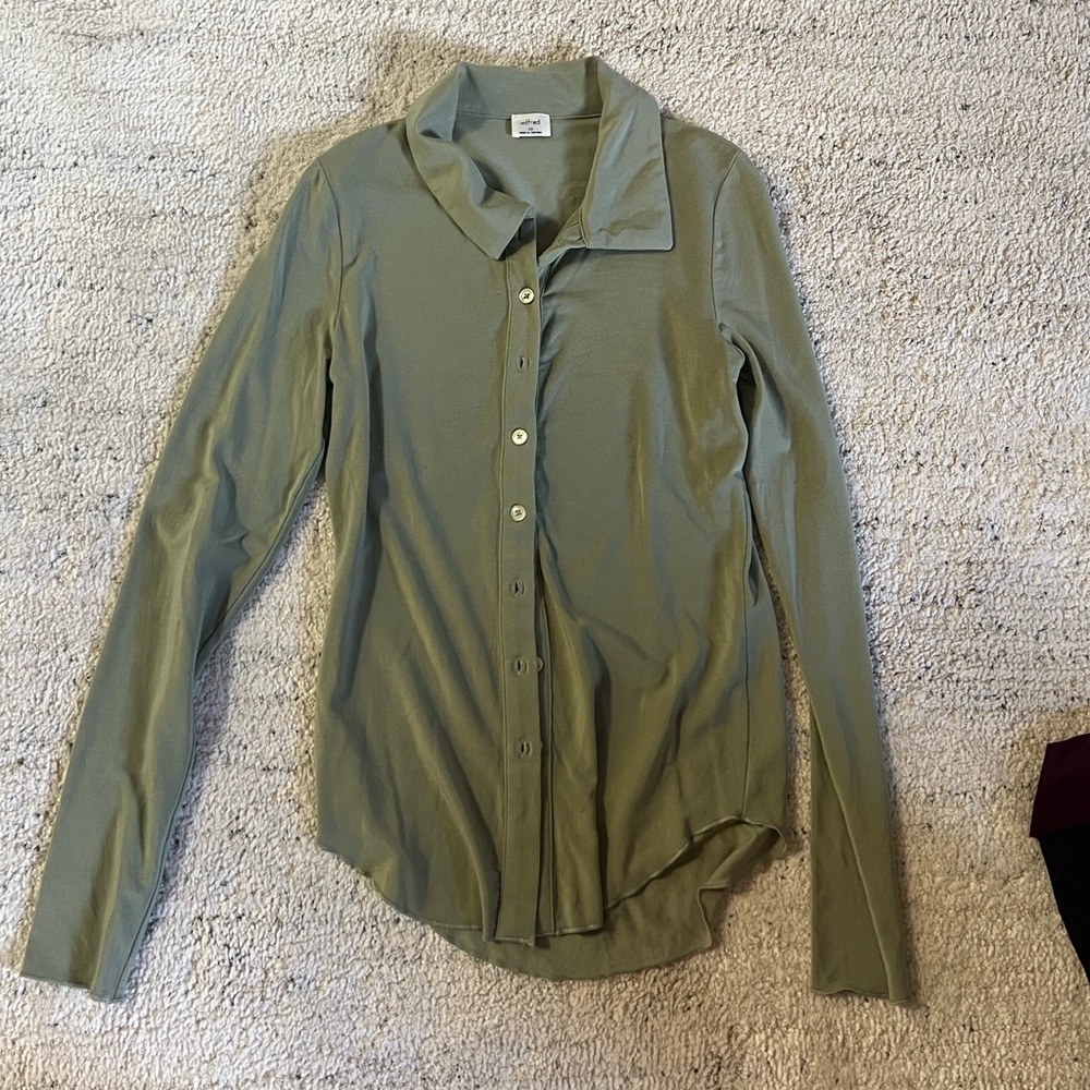 Wilfred pose shirt